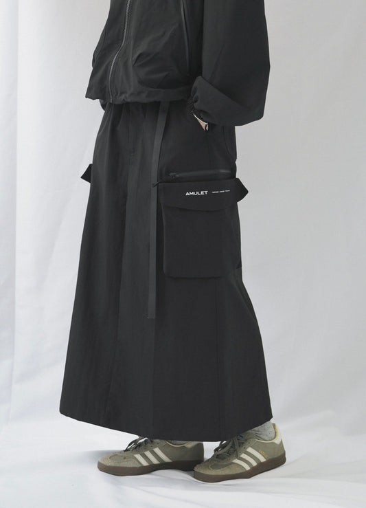 AMULET ZIPPER POCKET SKIRT / BLACK