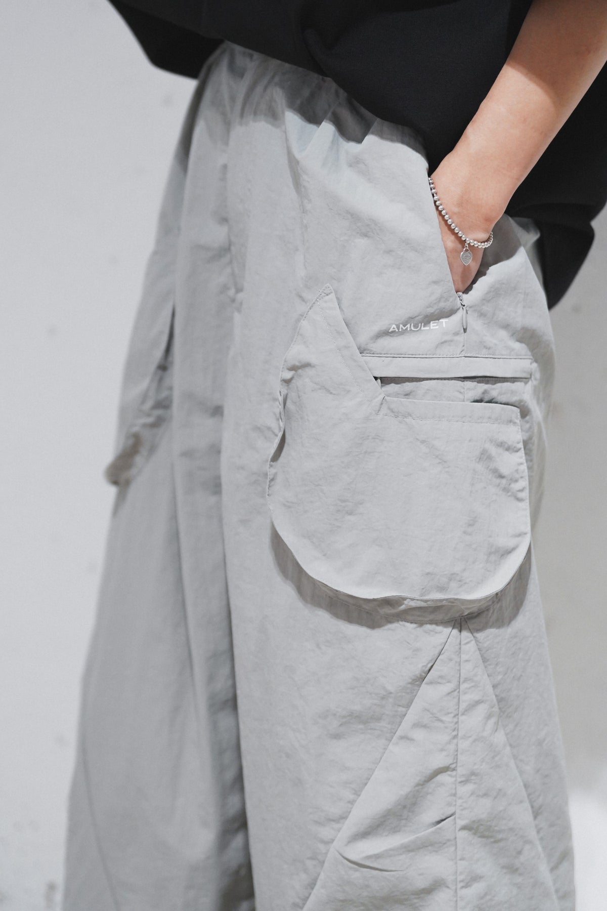 AMULET ROUND BAG SKIRT / LT GREY