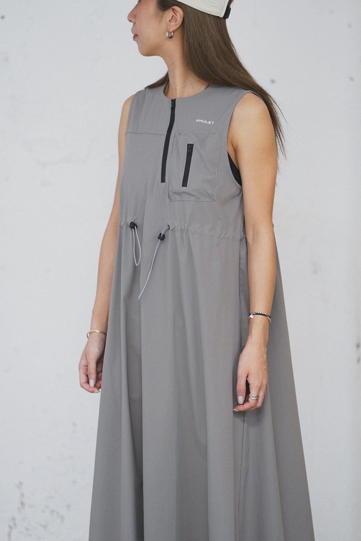 AMULET TECH POCKET DRESS LT GREY