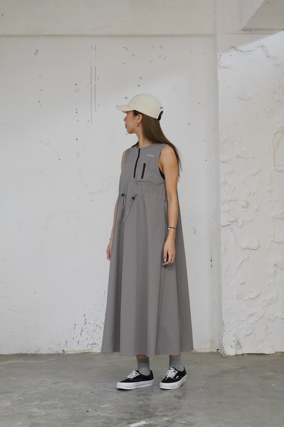 AMULET TECH POCKET DRESS LT GREY