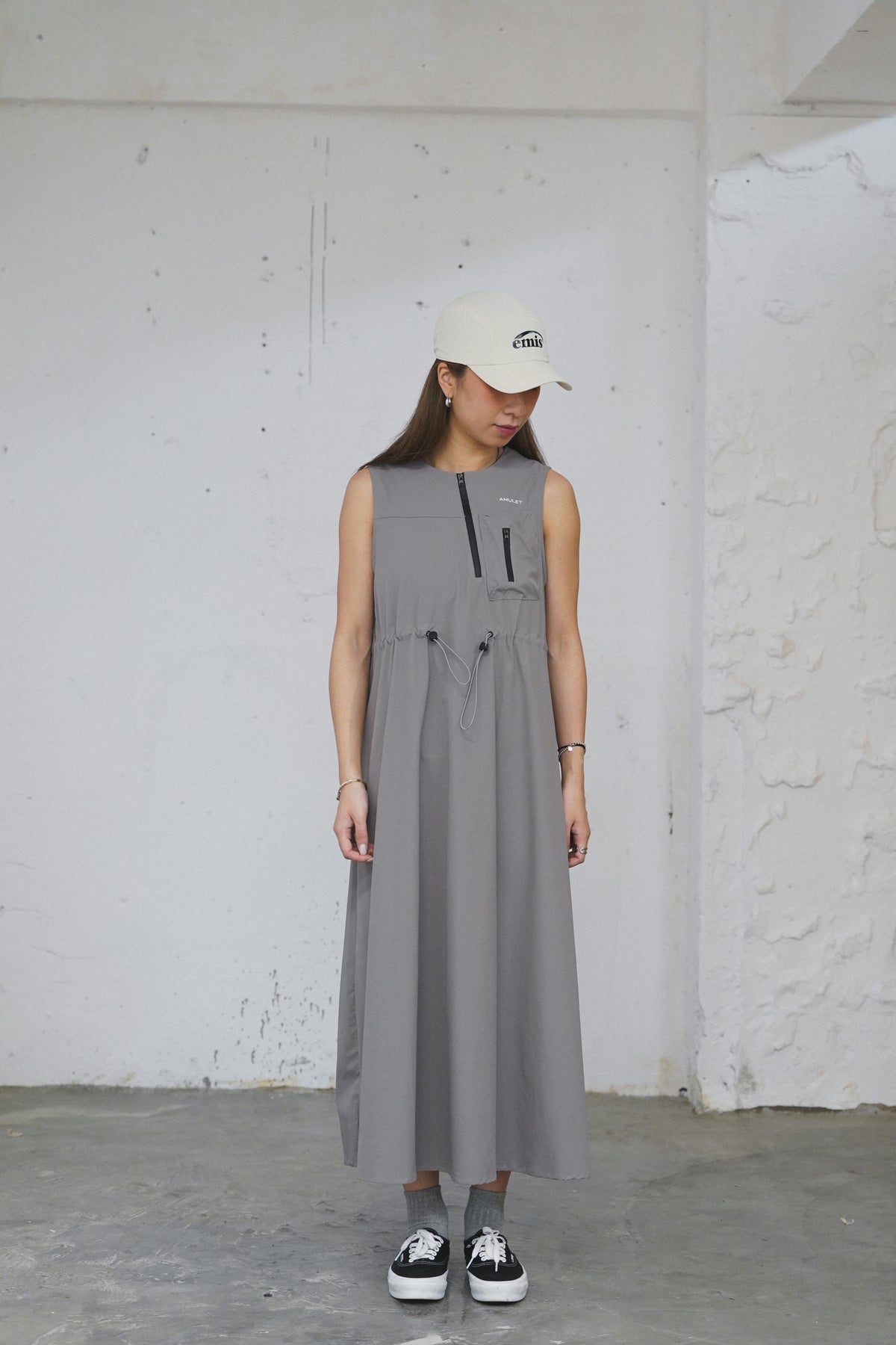AMULET TECH POCKET DRESS LT GREY