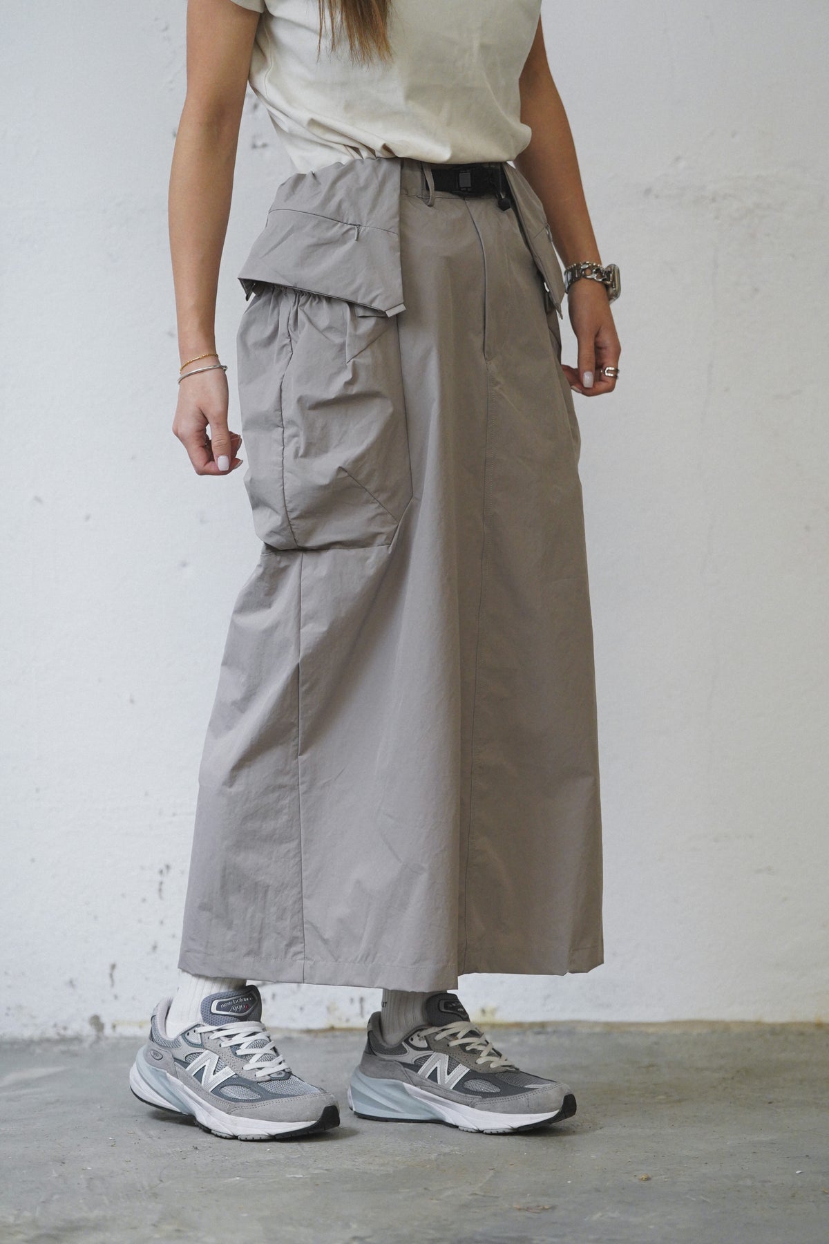 AMULET SIDE 3D POCKET SKIRT BEIGE
