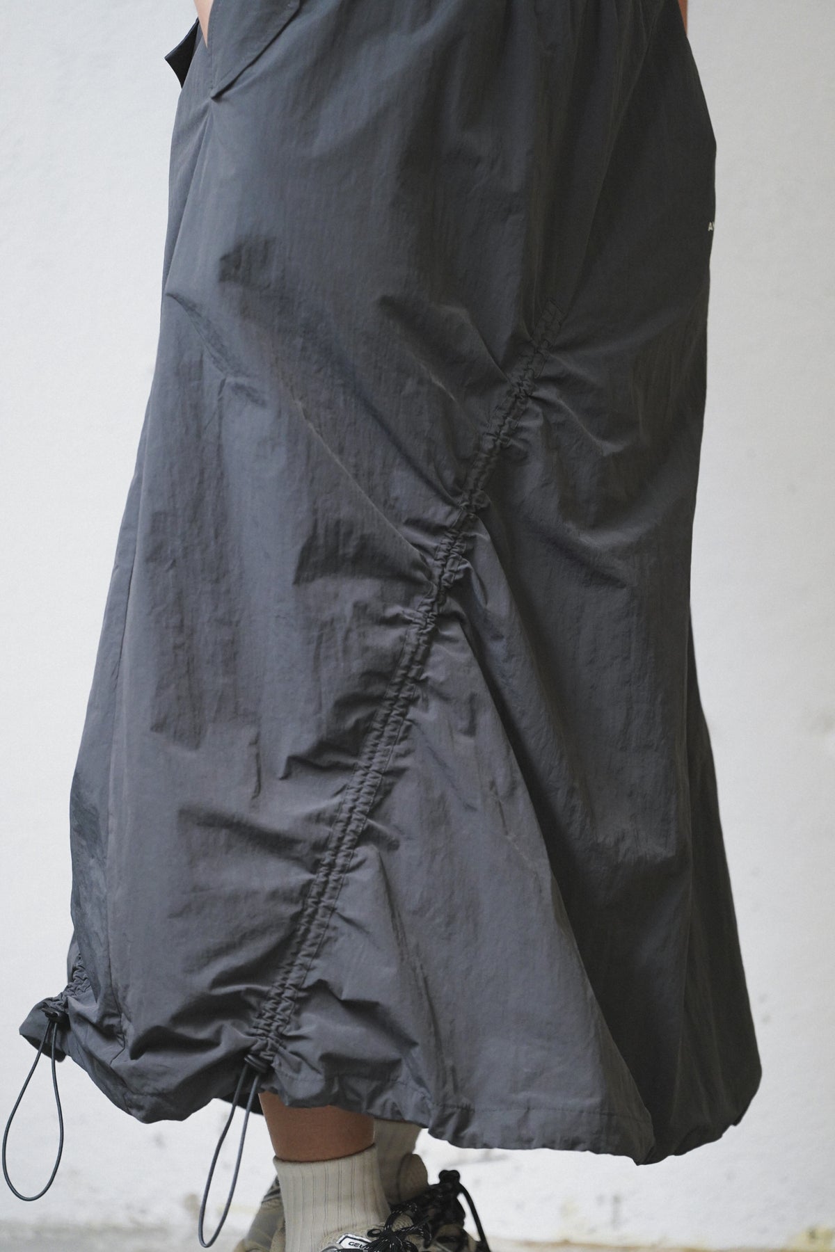 AMULET SLASH SKIRT GREY