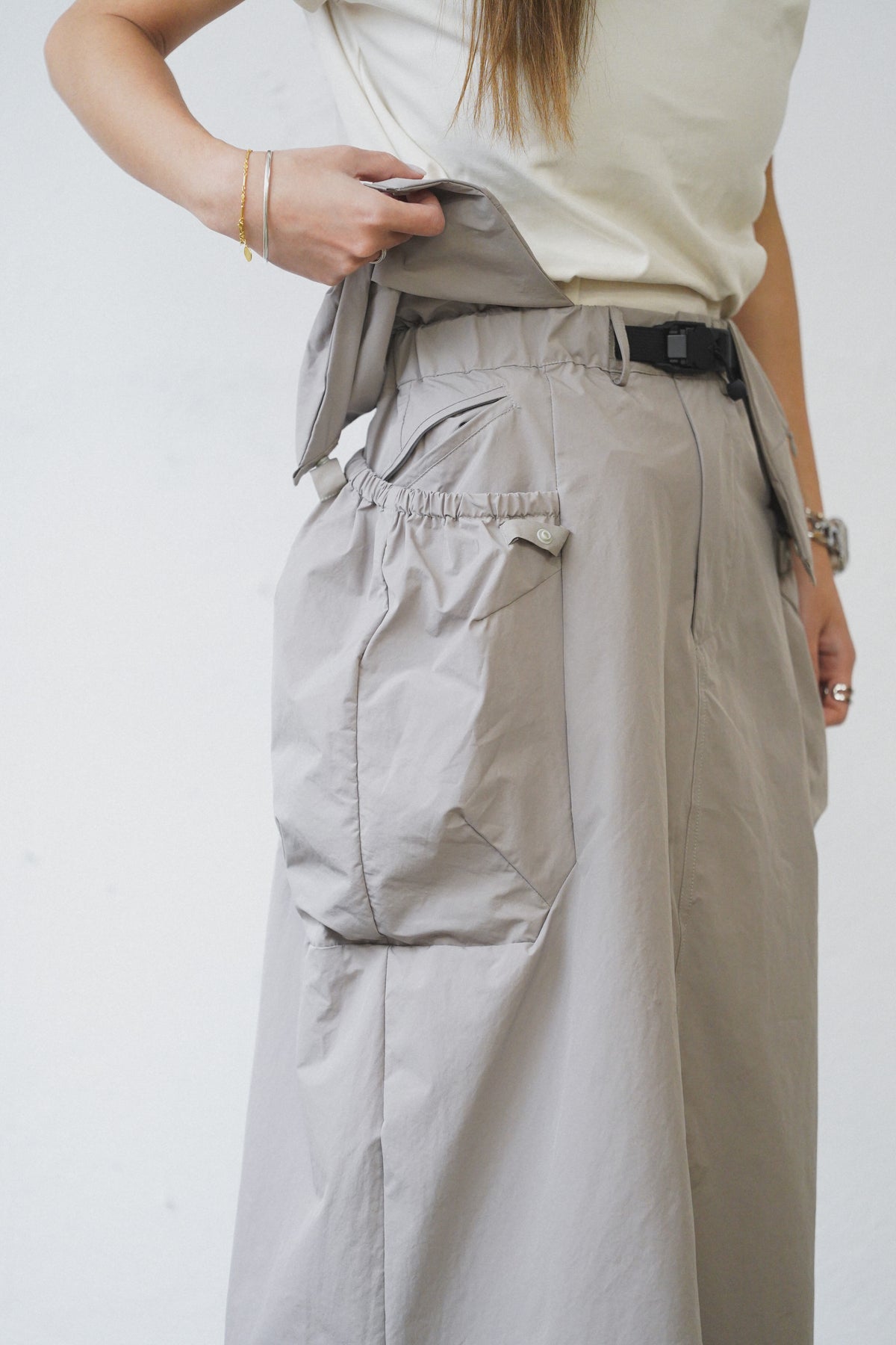 AMULET SIDE 3D POCKET SKIRT GREY