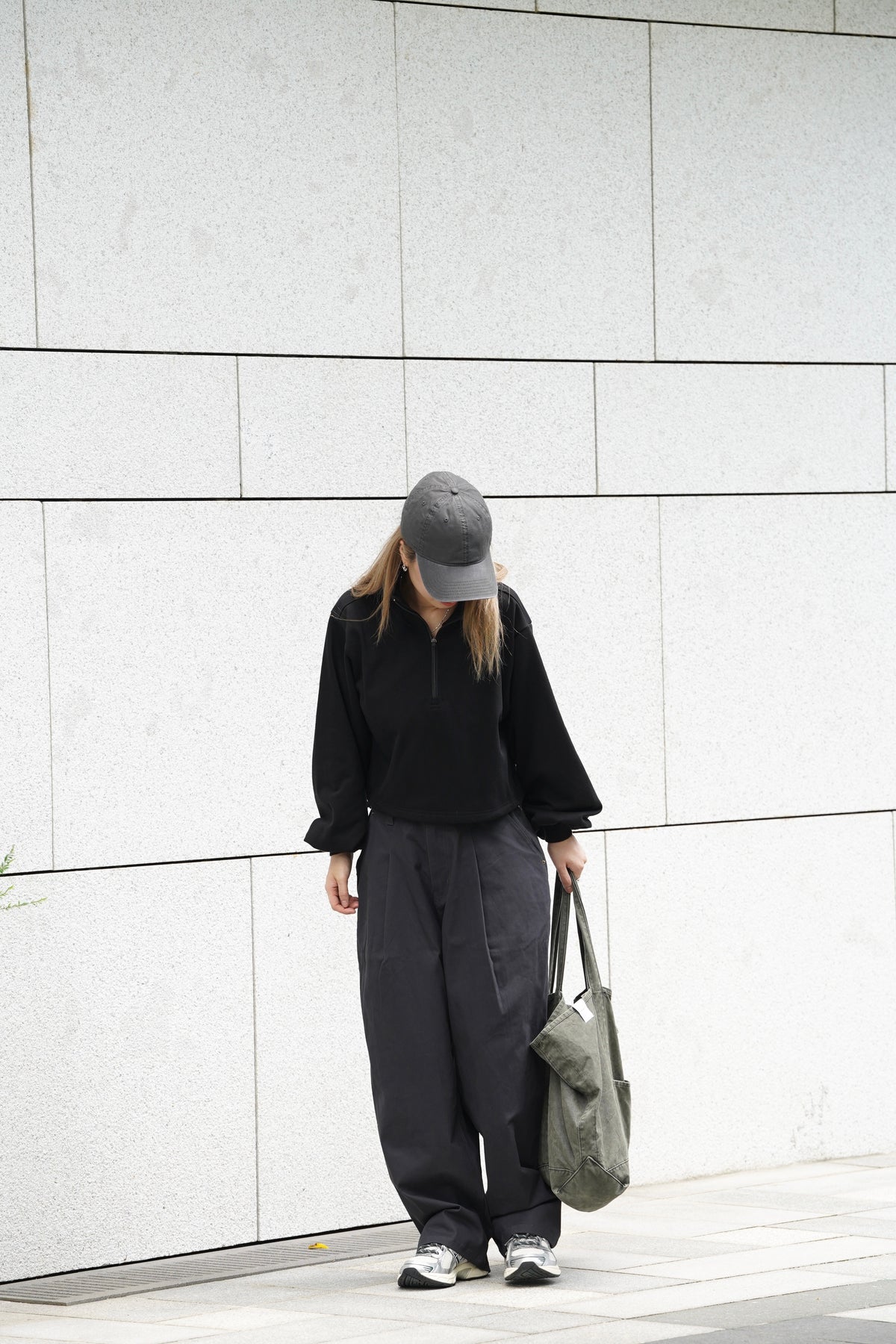 AMULET BALLOON CHINO BLACK