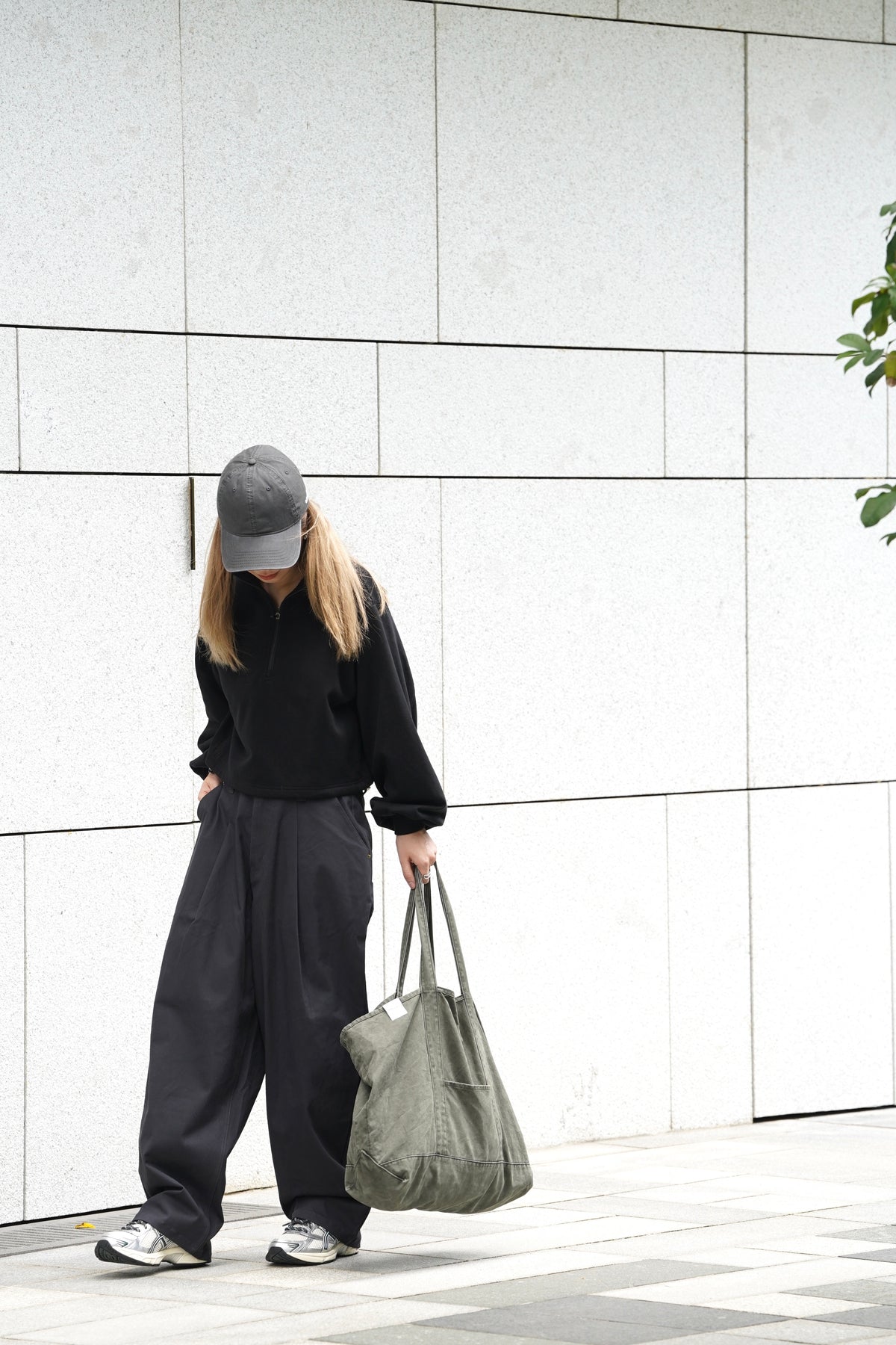 AMULET BALLOON CHINO BLACK