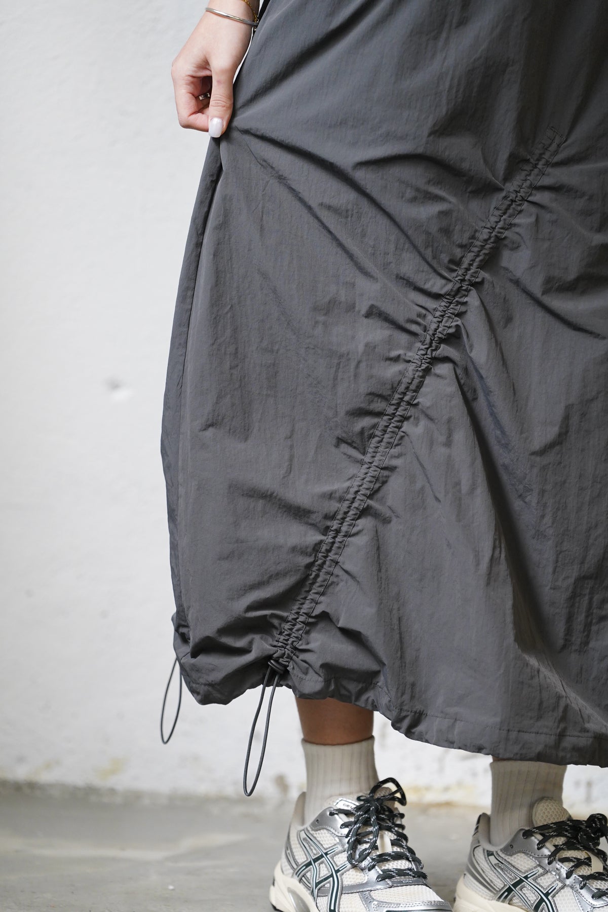 AMULET SLASH SKIRT GREY