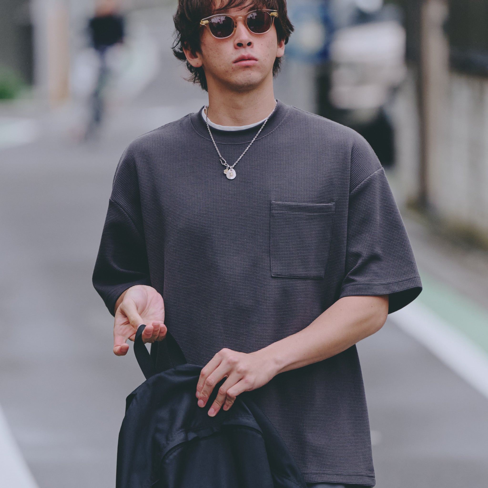 AMULET WAFFLE POCKET TEE CHARCOAL