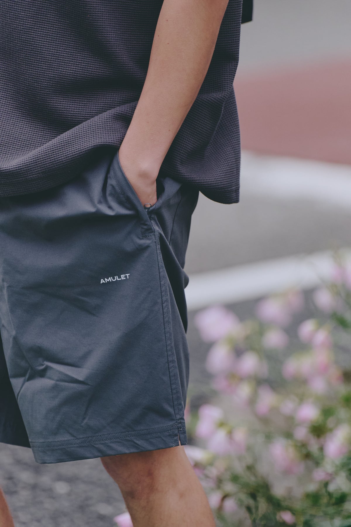 AMULET EASY SHORTS / CHARCOAL
