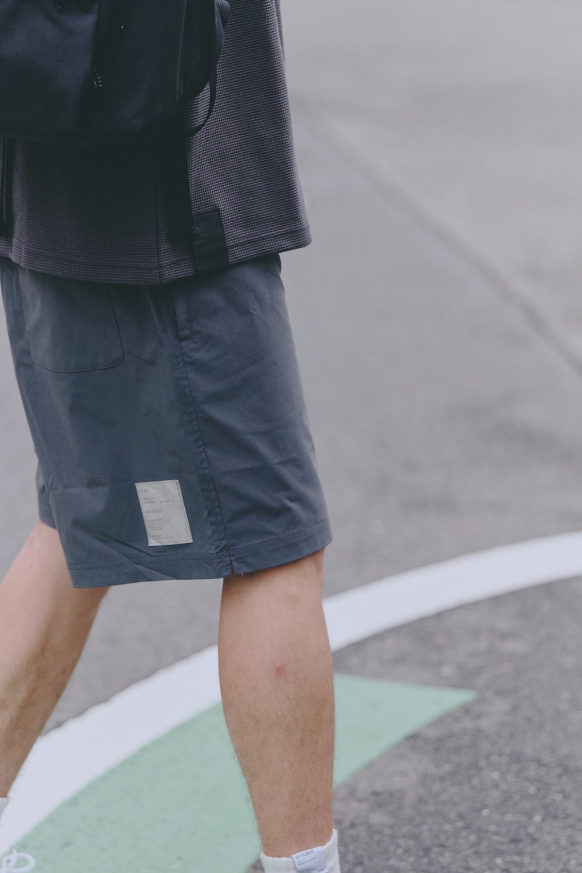 AMULET EASY SHORTS / CHARCOAL