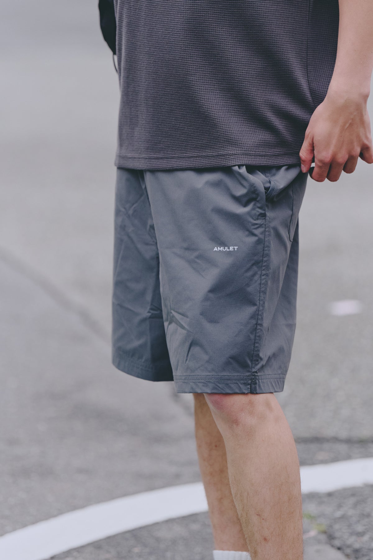 AMULET EASY SHORTS / CHARCOAL