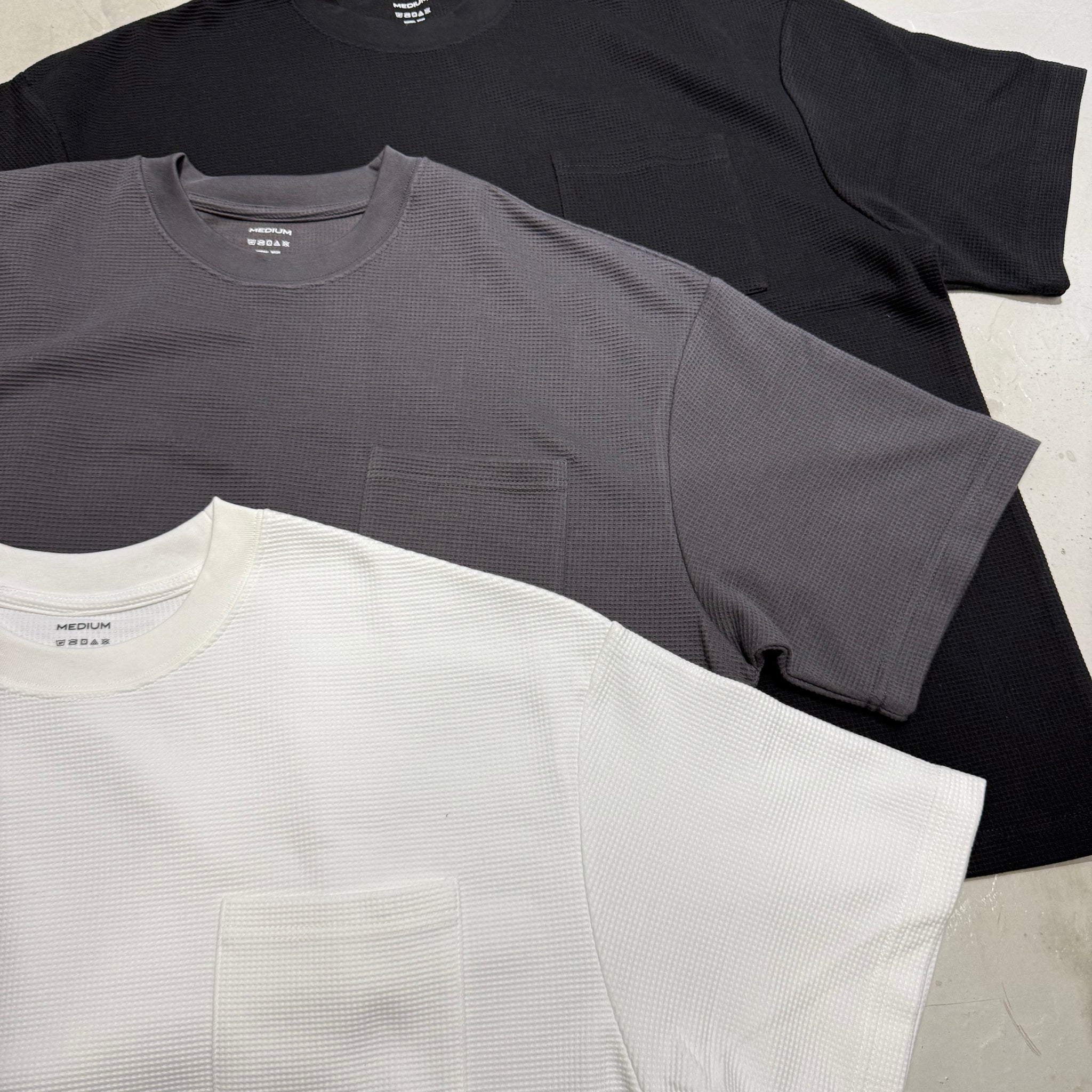 AMULET WAFFLE POCKET TEE CHARCOAL