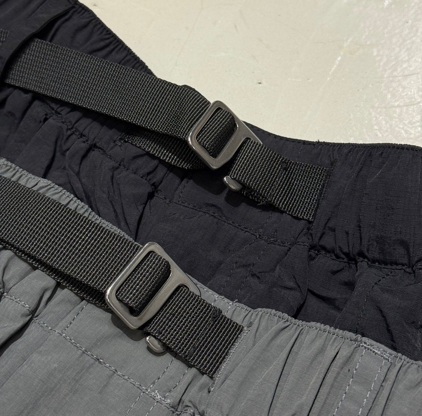 AMULET PATCHWORK POCKETS SHORTS GREY