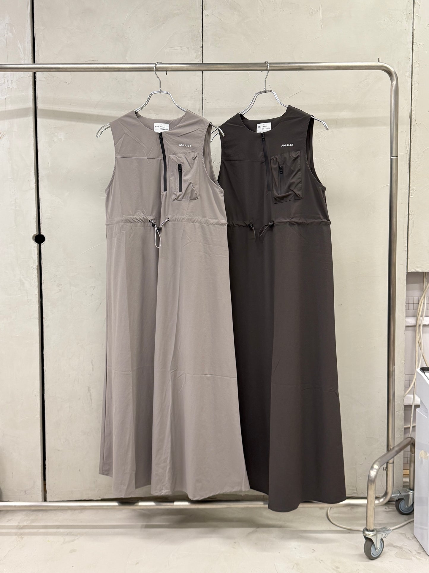 AMULET TECH POCKET DRESS LT GREY