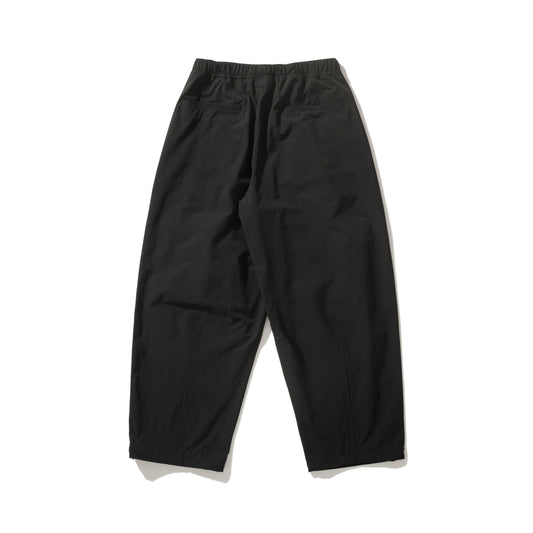 AMULET REGULAR BALLOON CHINO / BLACK