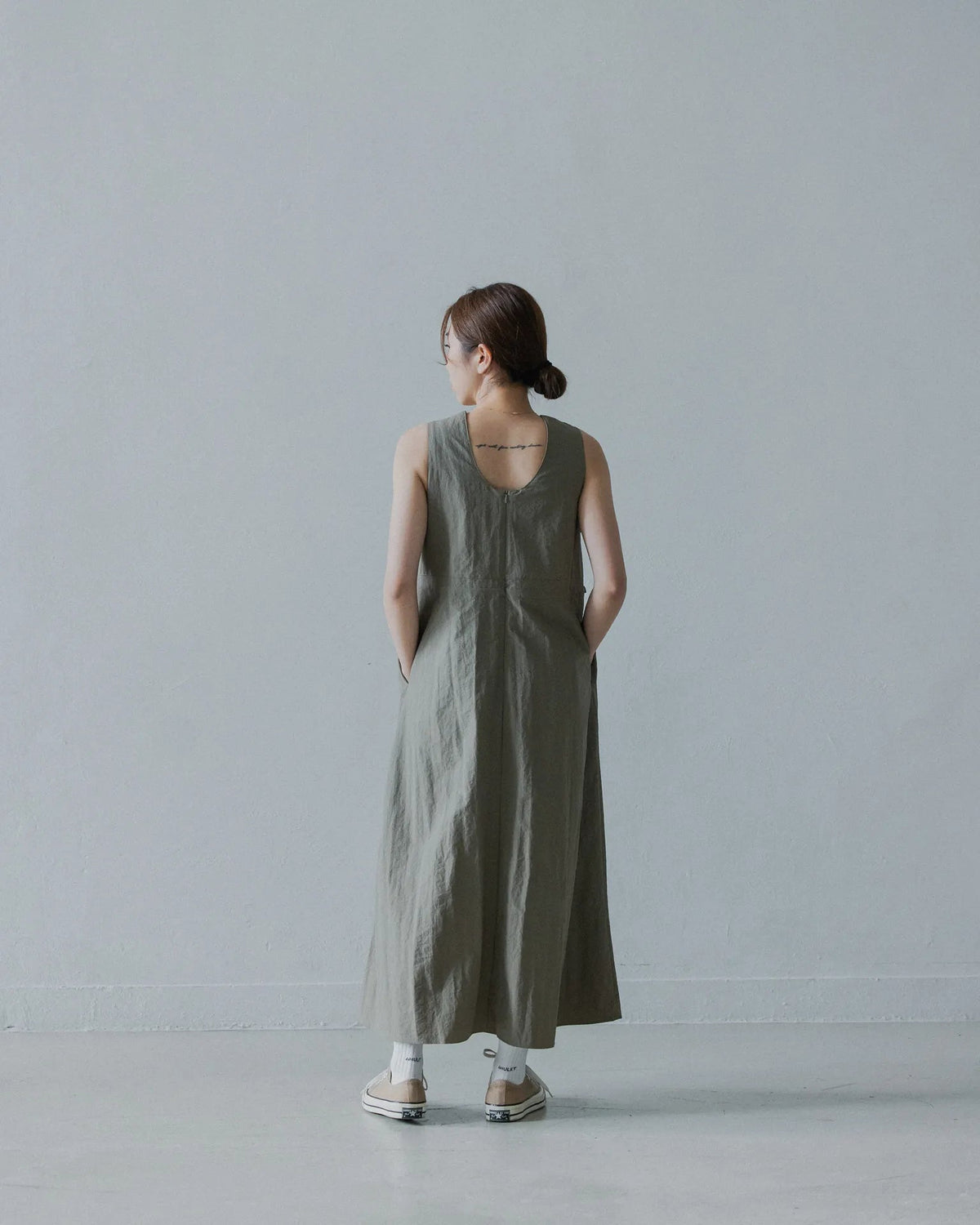 AMULET TECH DRESS WITH STRING BEIGE