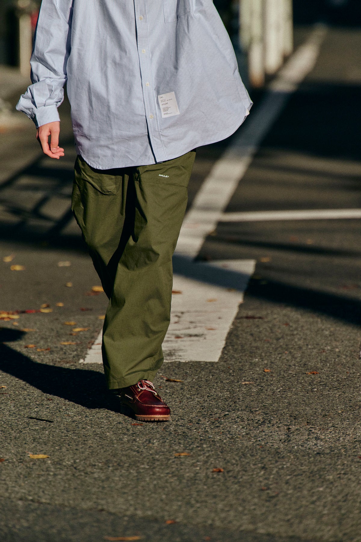 AMULET LAYER POCKET CHINO OLIVE