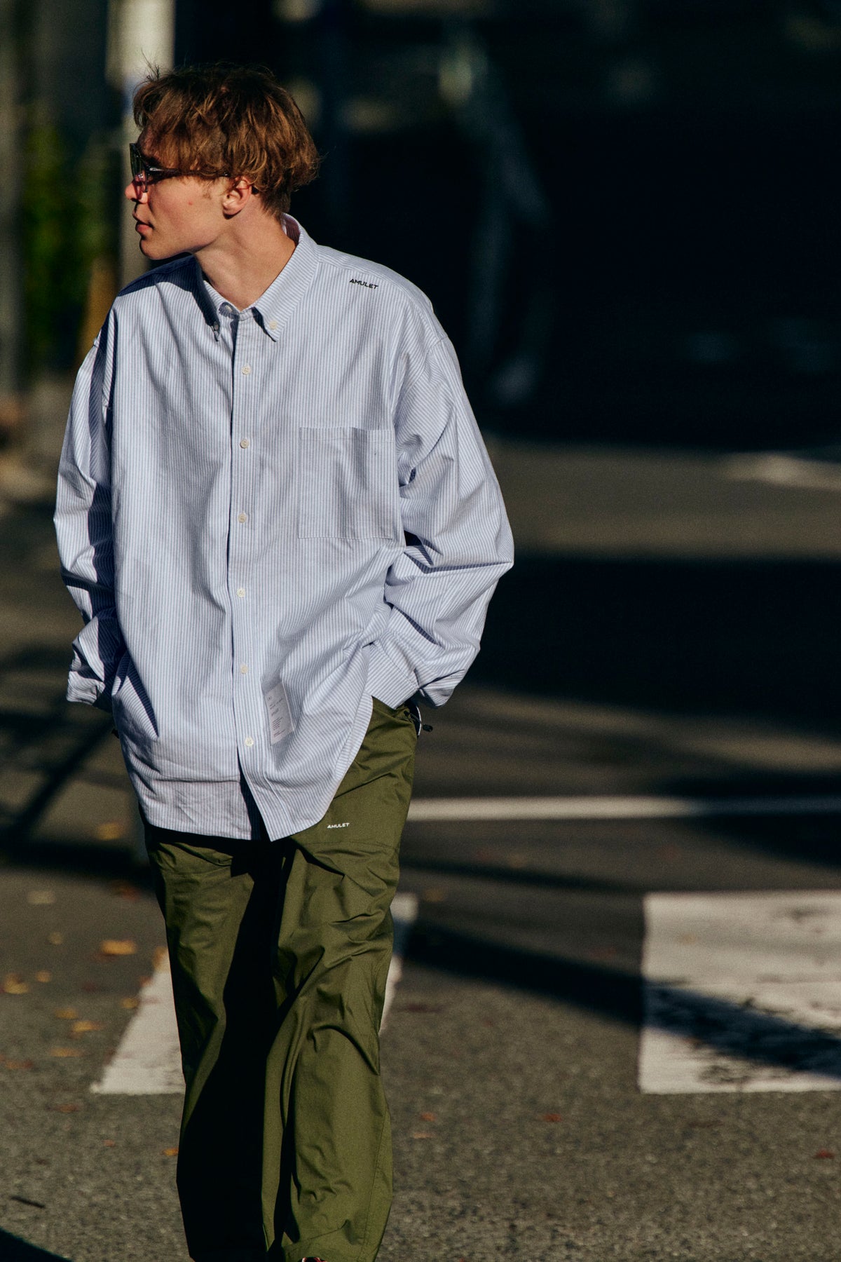 AMULET LAYER POCKET CHINO OLIVE