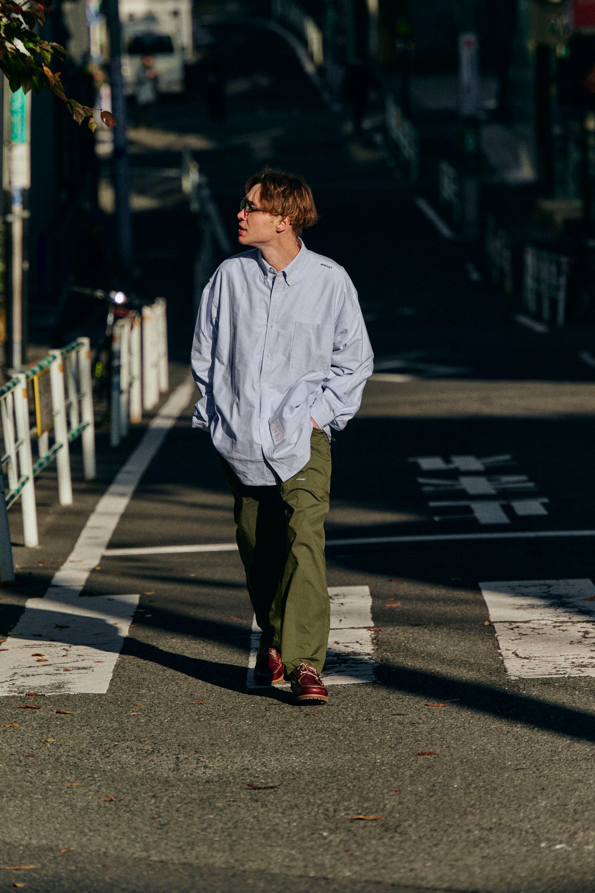 AMULET LAYER POCKET CHINO OLIVE