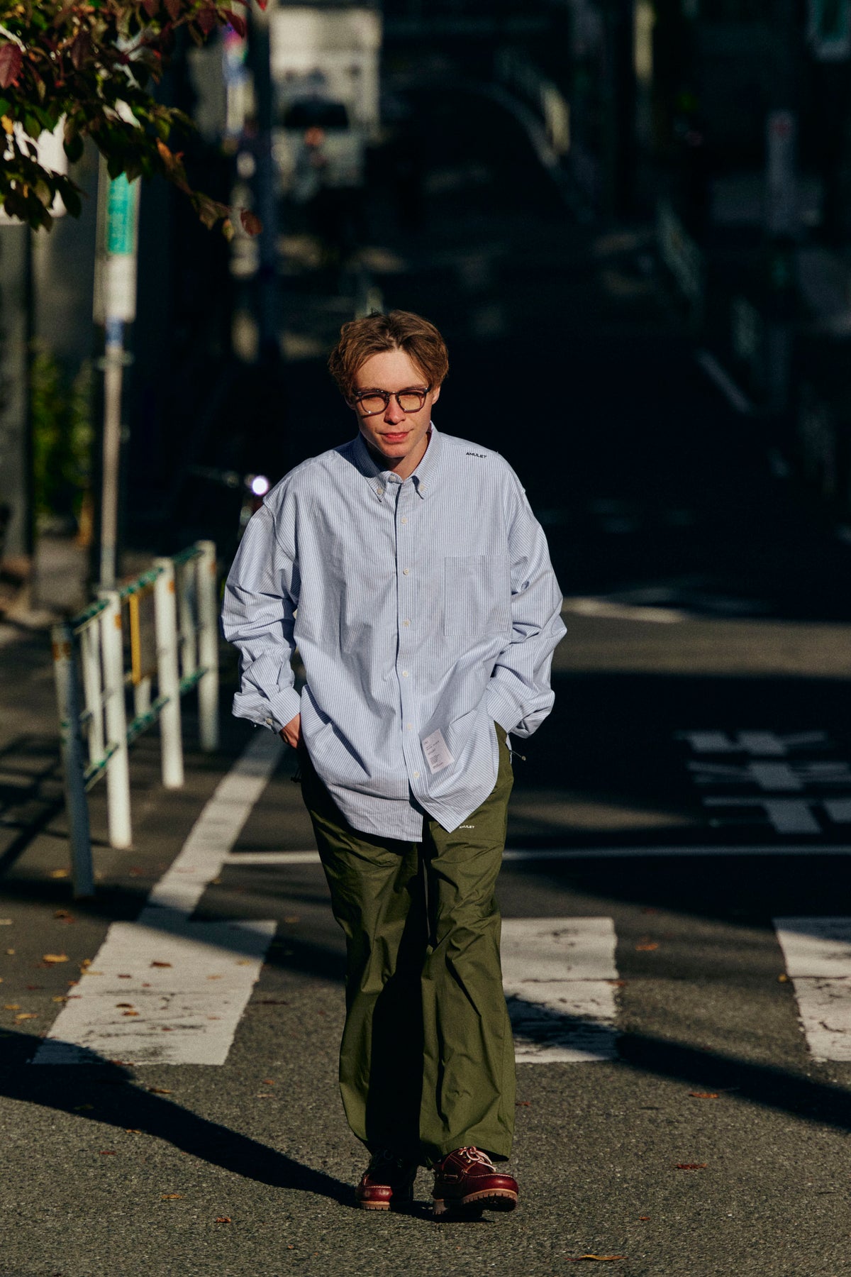 AMULET LAYER POCKET CHINO OLIVE