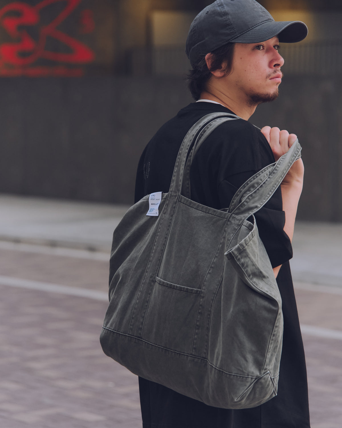 AMULET washed tote bag in grey, worn on shoulder