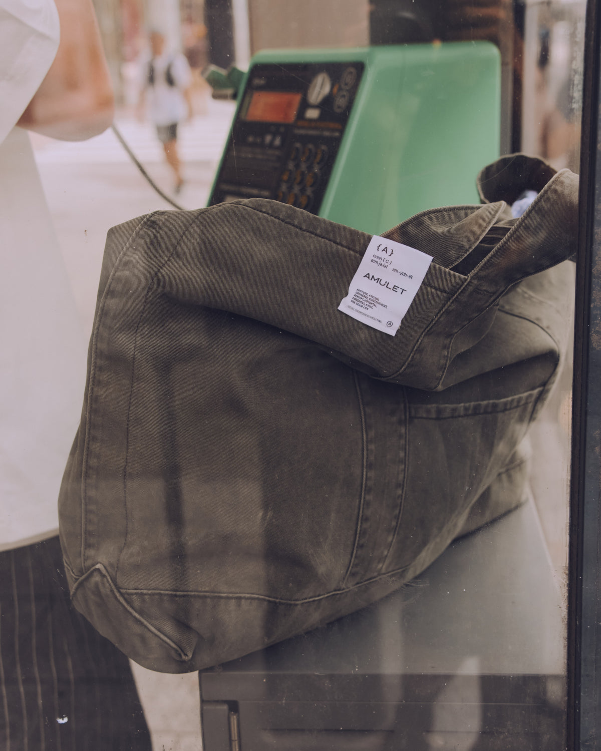 AMULET washed tote bag in grey, close-up